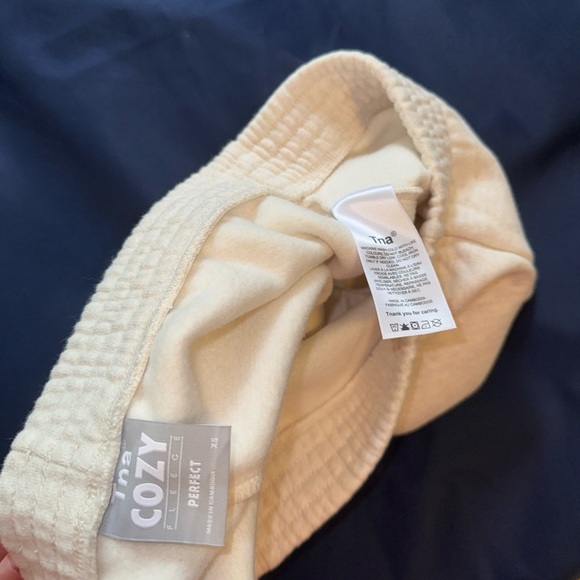 TNA “ cozy perfect 2” “ short XS - Picture 7 of 7